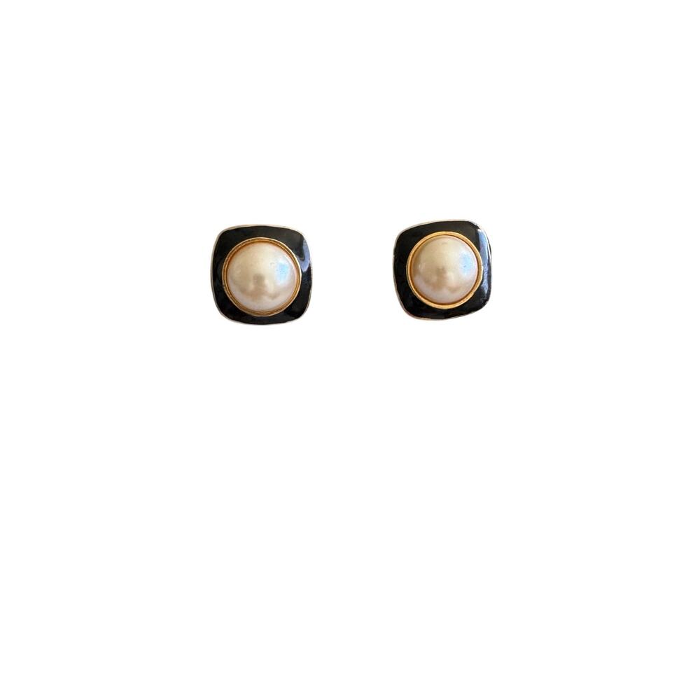 Vintage 90s Faux Pearl stud earrings